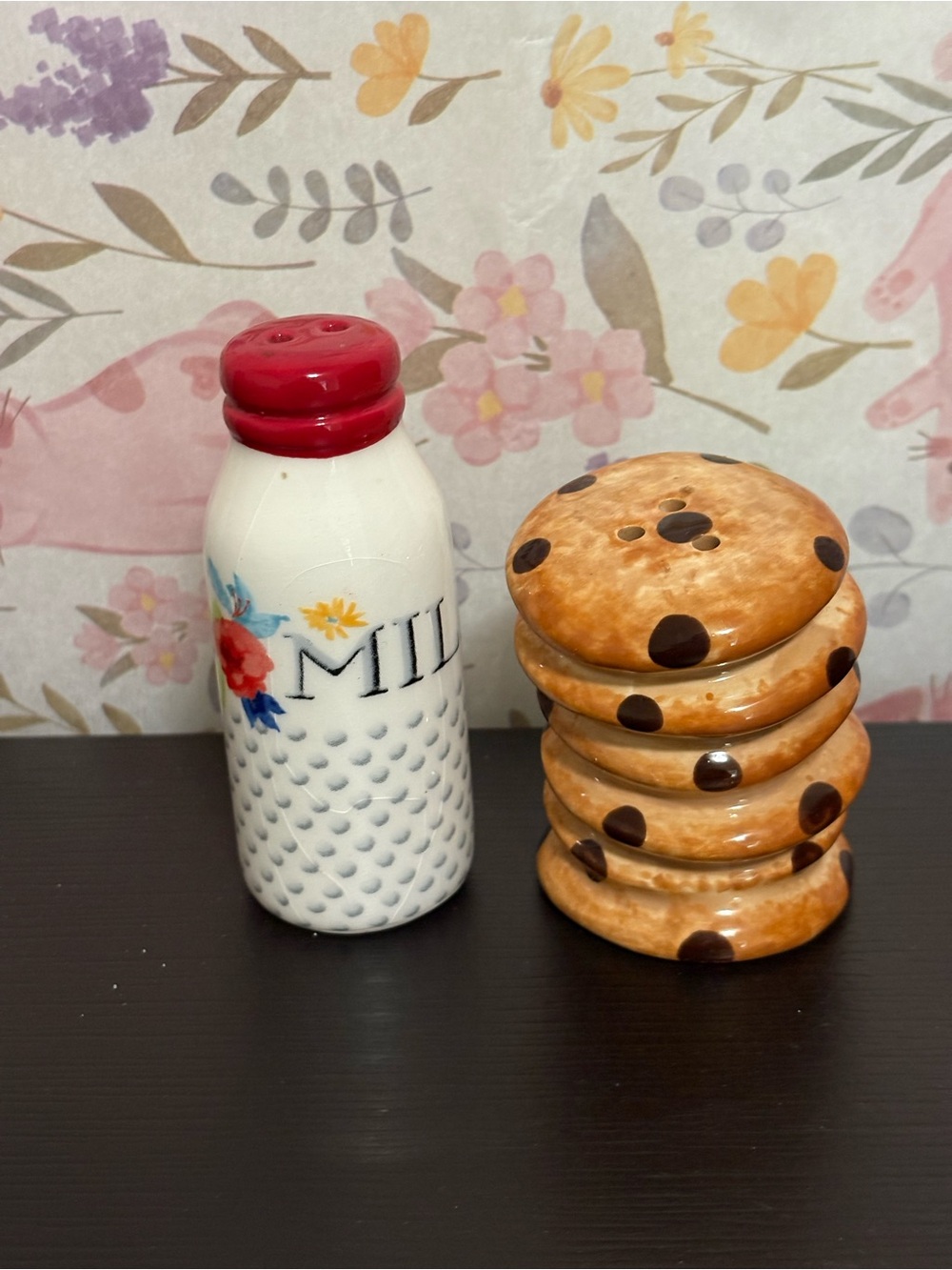 Pioneer Woman milk and cookies salt and pepper shakers. Preowned. - Picture 1 of 6